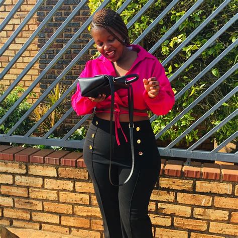 Phiwokazi Warosi (@phiwokaziwarosi) .
